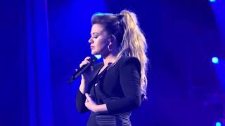 Kelly Clarkson performs Sober at The Chemistry Vegas Residency on 2/10/24.