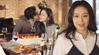 Bos dan Cinderella menunjukkan kasih sayang mereka di tempat, gadis yang licik tampak cemburu