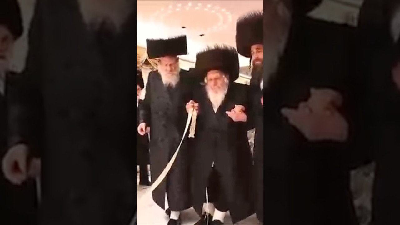 זקן האדמורי״ם האדמו״ר מנאראל בריקוד המצוה טאנץ בחתונת נינו הבכור
