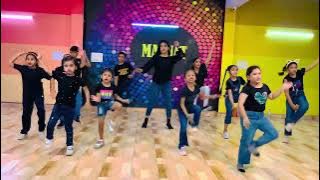 LAGU DHOOM MACHALE | PENAMPILAN TARI GRUP | TARI ANAK-ANAK | Dipersembahkan oleh akademi tari Mannat