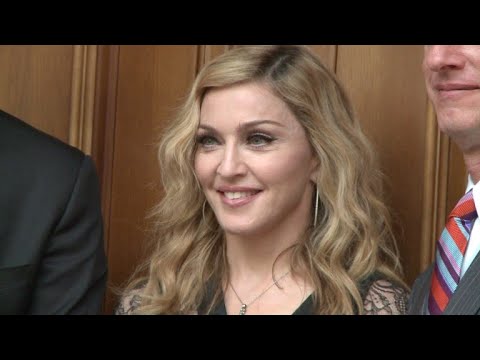 Vídeo: FOTO: Madonna Mostra Seus Dentes De Ouro E Levanta Críticas