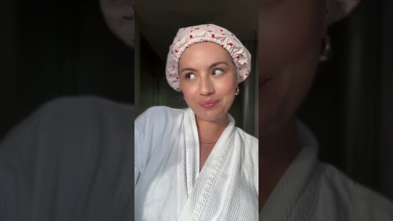 Preserve your blowout with our viral Flexi Shower Cap, now available in the sweetest cherry print