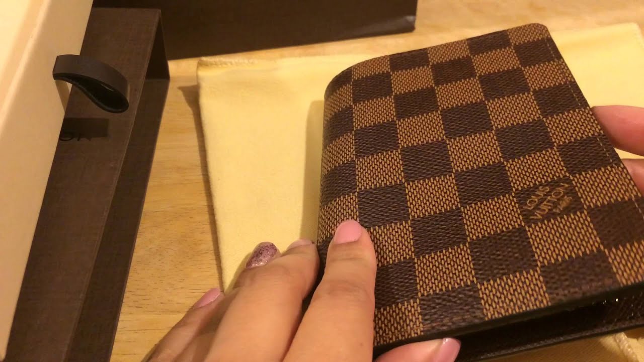 Louis Vuitton Authenticated Passport Cover Purse