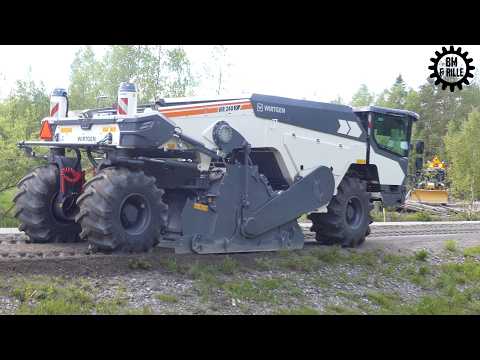 Wirtgen WR 2400X Cold Recycler reinforces a road