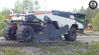 Wirtgen WR 2400X Cold Recycler reinforces a road