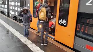 Ankunft des neuen RRX auf der Linie RE 11 in Düsseldorf Hbf