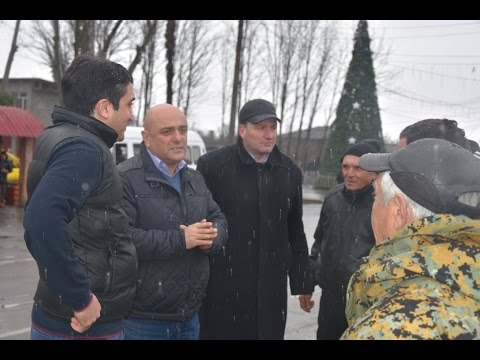 ლევან შონიამ დამდეგი შობა-ახალი წელი მოქალაქეებს ქუჩებში მიულოცა