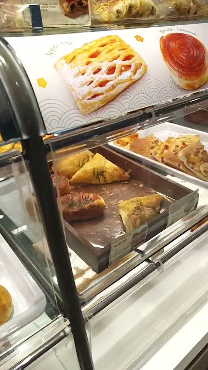 Deretan roti Mako, ada ga bedanya sama Bread Talk menurut kalian?