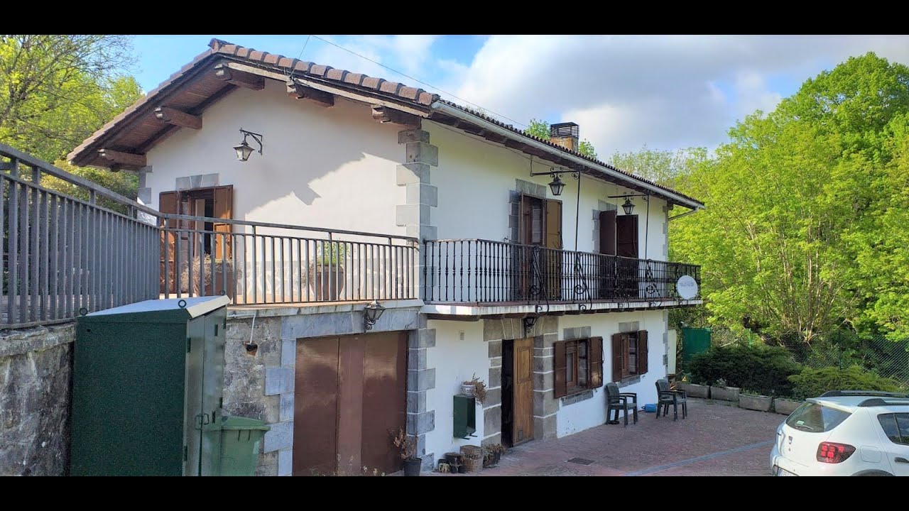 Venta de casa con terreno en Basaburua. Jardín, terraza. 4 dormitorios. - Ref. 29481