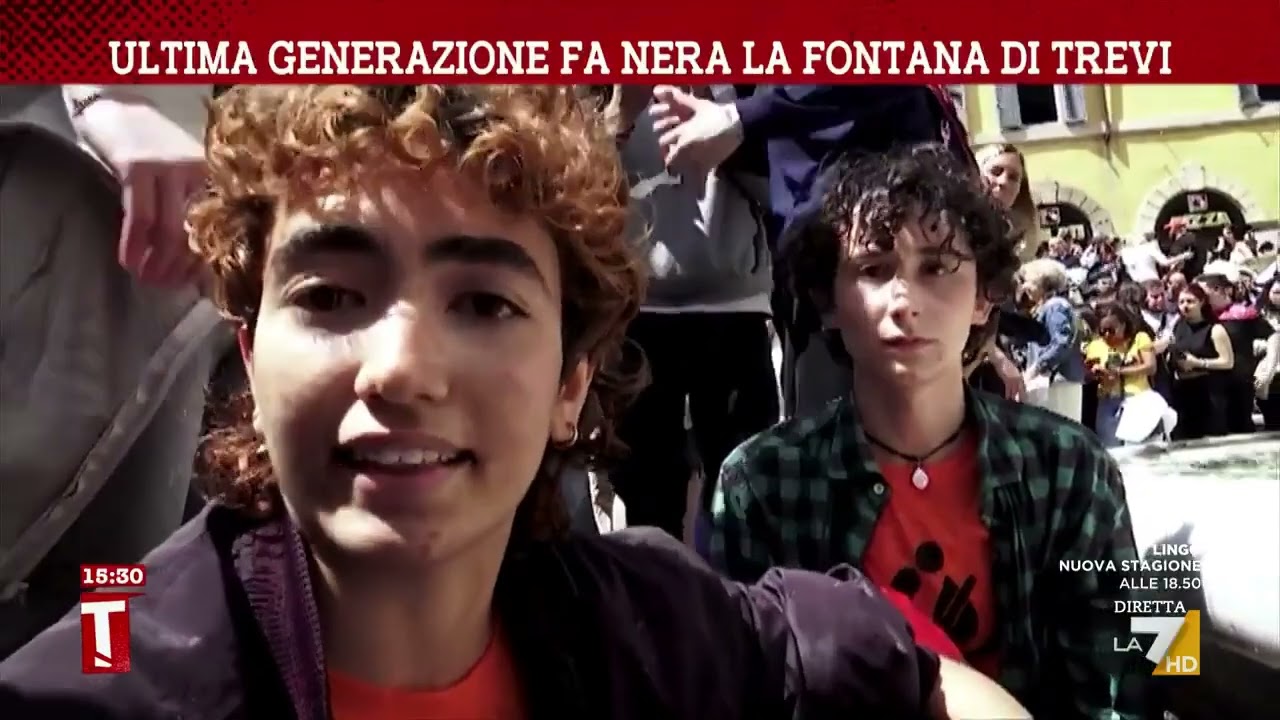 Ultima Generazione fa nera la fontana di Trevi