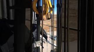 Derrickhand latching pipe one handed fast as hell