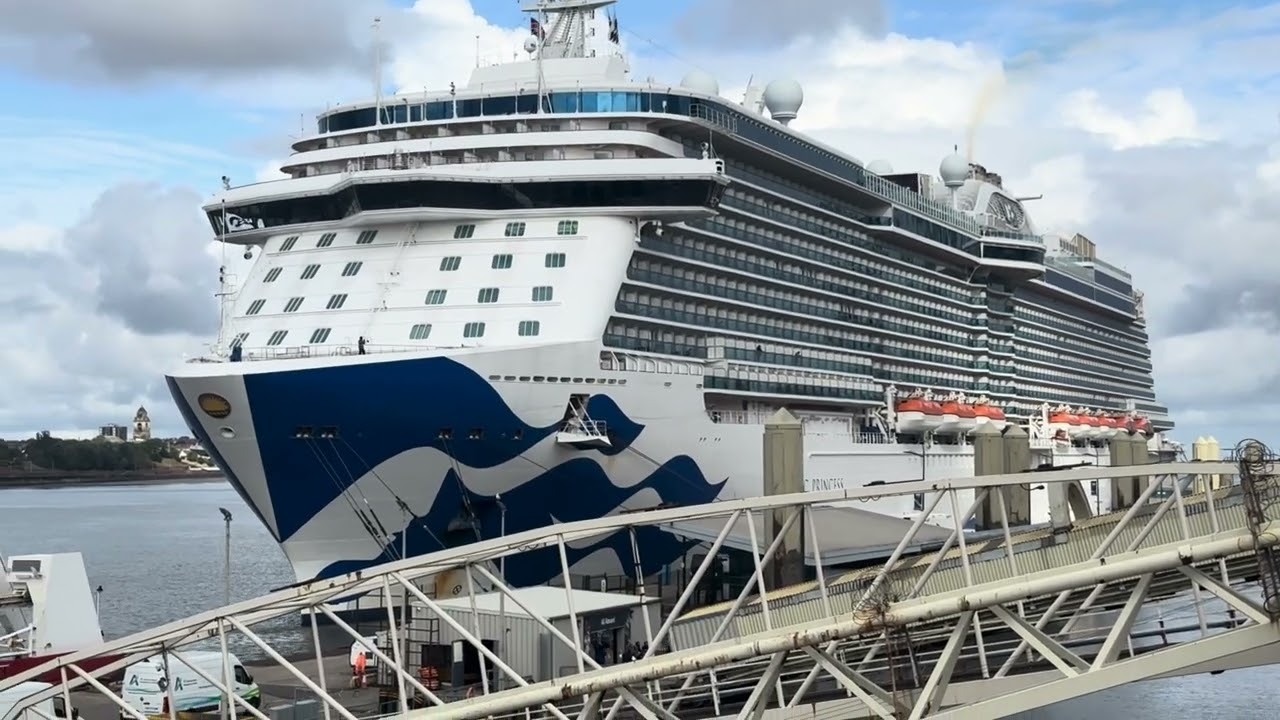 CRUISE SHIP MAJESTIC PRINCESS LIVERPOOL CRUISE PORT 19/8/2026