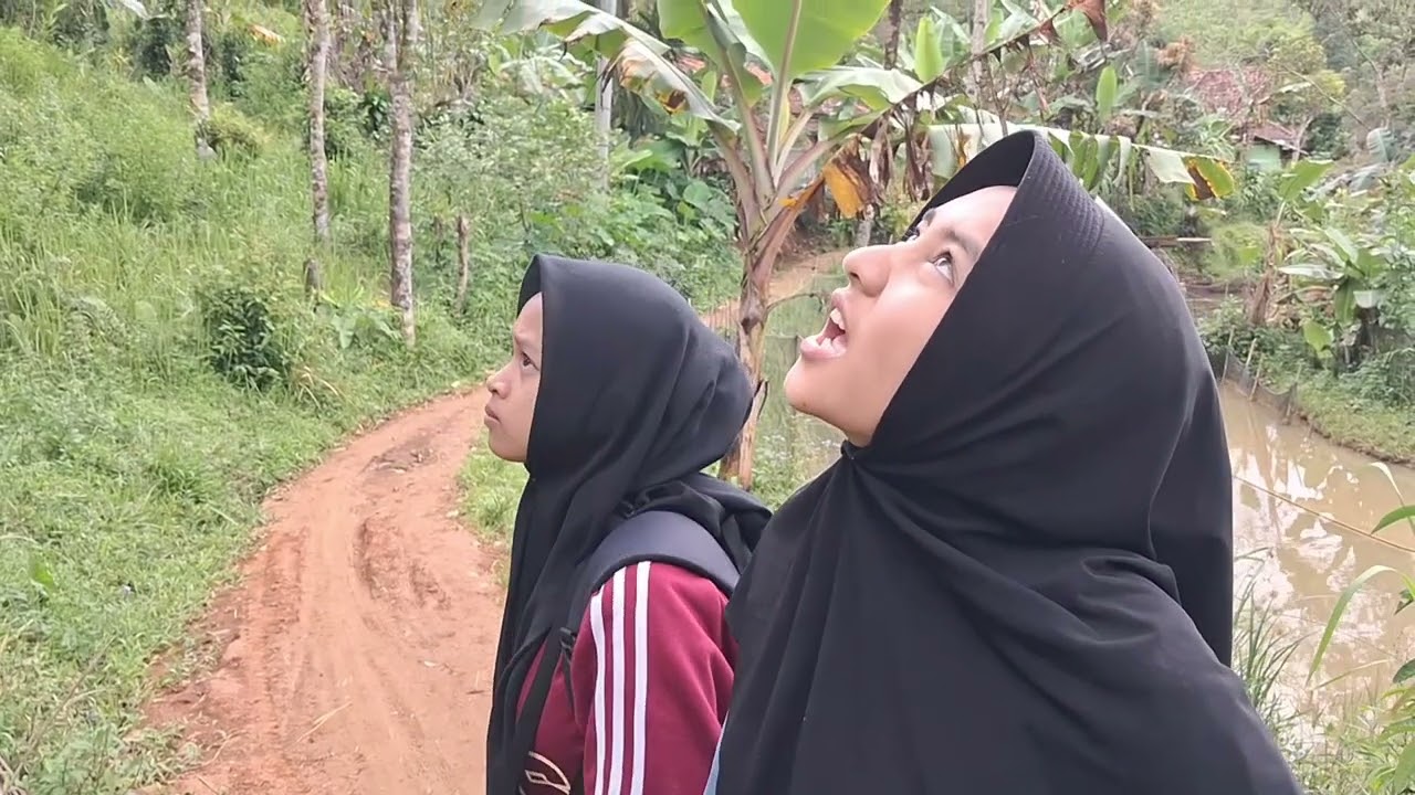 KEGIATAN SORE HARI DI KAMPUNG HALAMAN BERSAMA SI TETEH CANTIK 