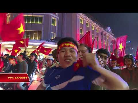 Fan Việt Nam gây chú ý vì độ ‘cuồng’ bóng đá