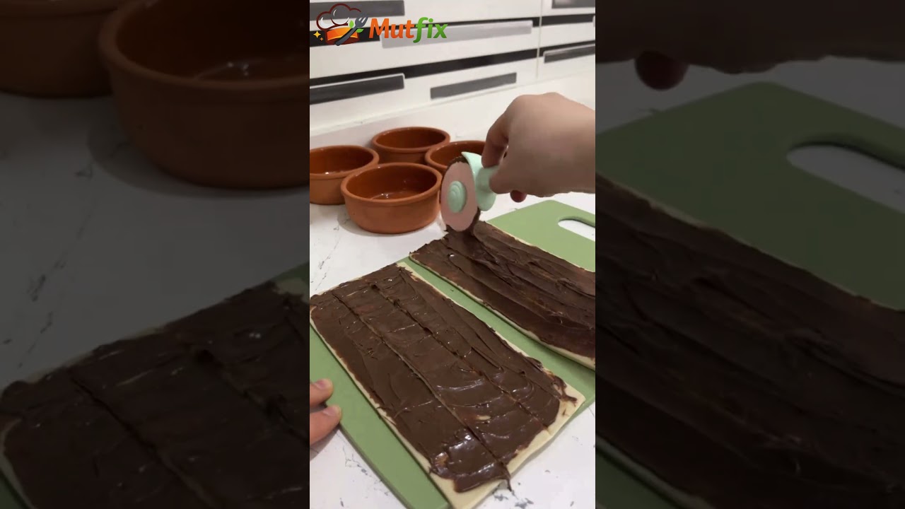 Çikolatalı milföy ruloları pratik tatlı Çikolatalı milföy ruloları pratik tatlı