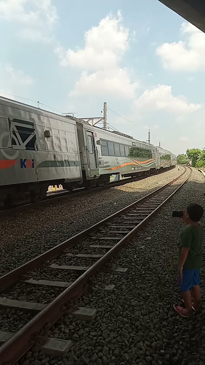 Hunting KA Argo Dwipangga di Flyover kranji #hunting #kai #masinis #cc201 #jogja #dwipangga #kranji