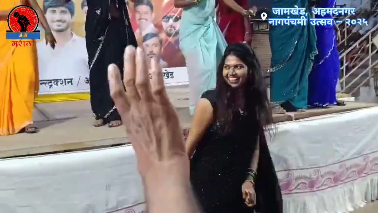 "🔥 जामखेड जत्रेत थेट डान्स शोचा थरार! 💃🧲 रस्त्यावर गर्दीचा कहर 😱 VIDEO VIRAL | 