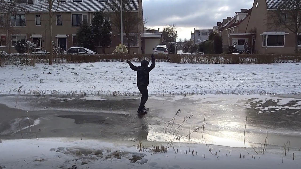 Hij skate over het ijs *dom idee* #8