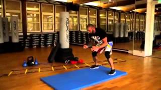 Fitness 4 MMA Workout   Übung 14 Monkey Push Ups mit Seyit Ali Shobeiri