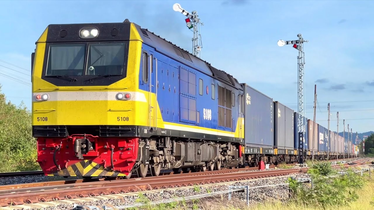 SRT. #ทรงพลังที่สุดในไทย!? สถานีบ้านช่องใต้กับขบวนรถสินค้า 3 ขบวน (560/556/553) ใช้รถจักร CSR SDA3