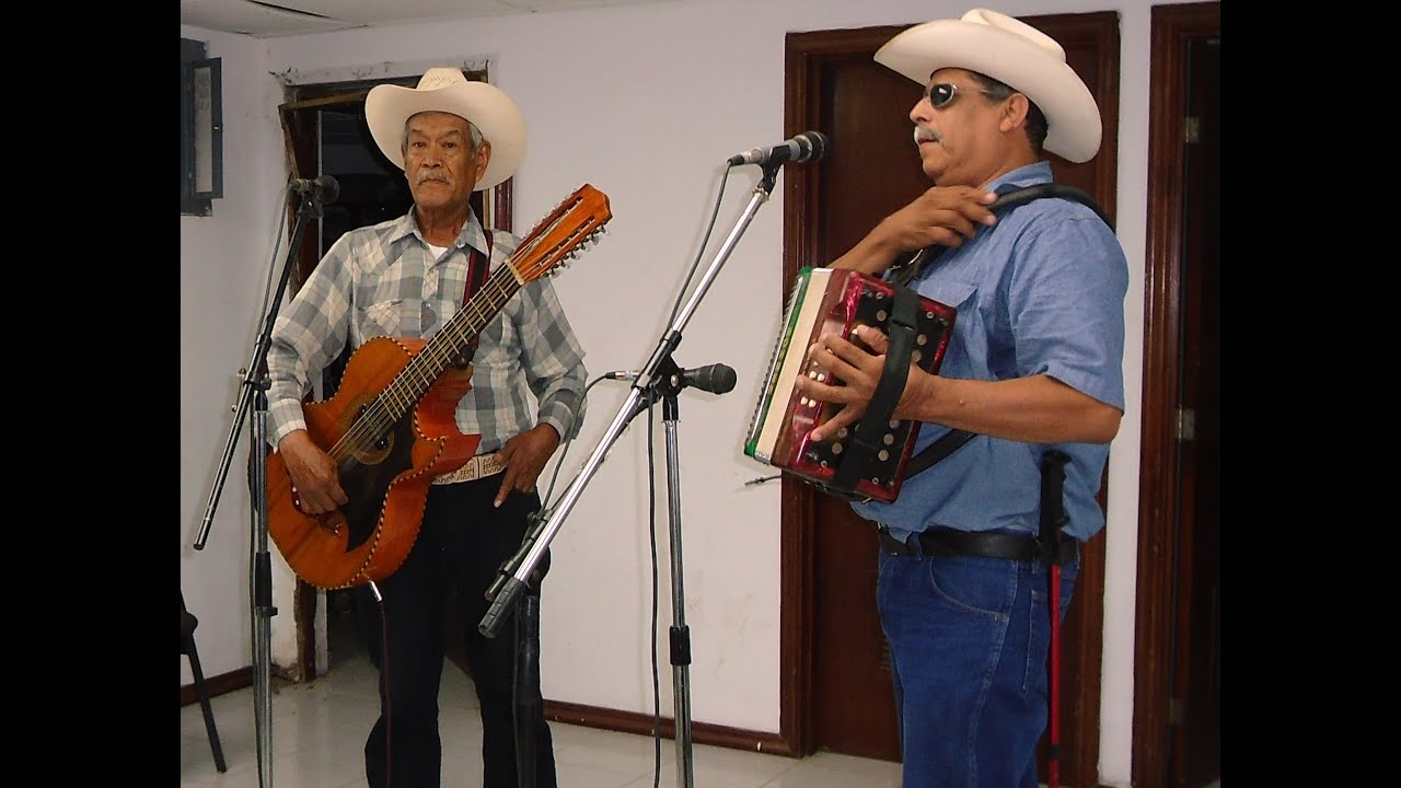 video # 1 de los incomparables de hualahuises