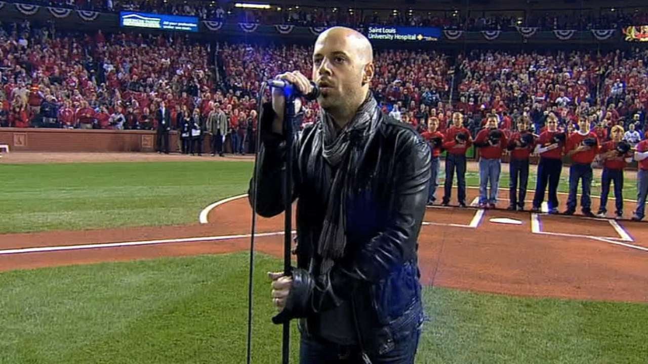 WS2011 Gm7: Chris Daughtry sings the national anthem