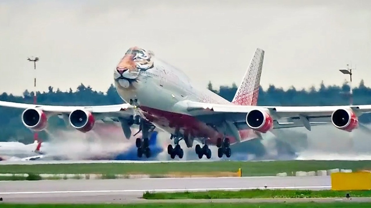 Boeing 747-400: Steep Takeoffs of the Double-Decker Elephant - YouTube