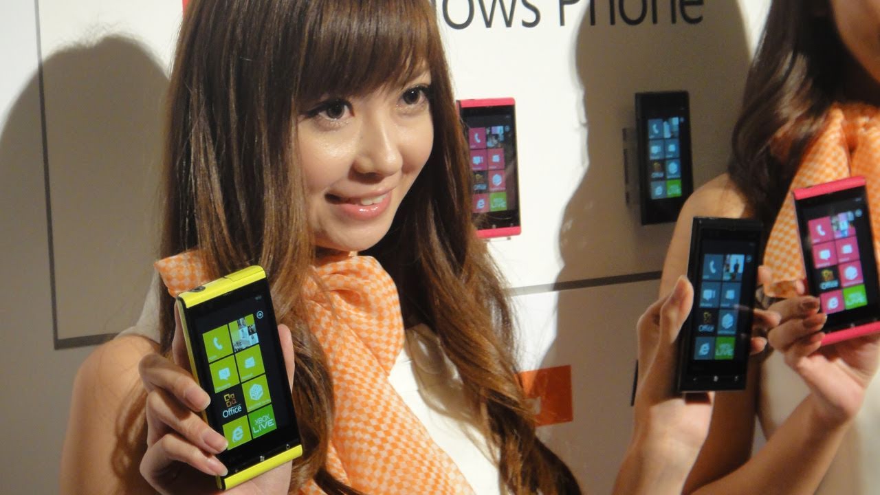 Windows Phone Mango runs on tasty Toshiba-Fujitsu IS12T in video
