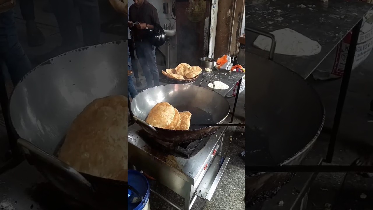 Raw video with little music of bhatura making 😋 