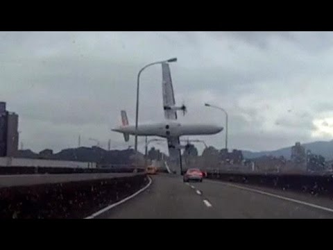 Tayvan'da kameralar uçak kazasını yakaladı