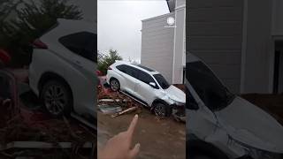 Download Lagu Mobil-mobil hancur dan kerusakan akibat banjir mematikan di Indonesia MP3