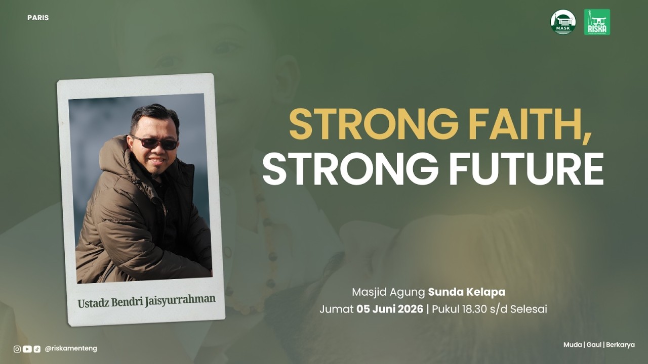 Ustadz Bendri Jaisyurrahman di samping tulisan Strong Faith Strong Future pada latar hijau