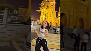 A lively girl from Jilin dances energetically with perfect facial expressions 吉林小女孩活力热舞,表情管理满分💯