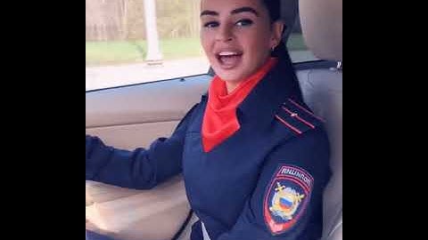 Thumbnail of Сотрудник полиции в форме исполняет блатной шансон.