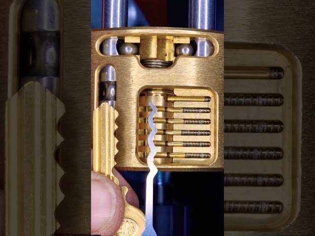 How to use a wave rake to open a padlock class=
