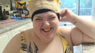 Foodie beauty’s “another day another mess” livestream react