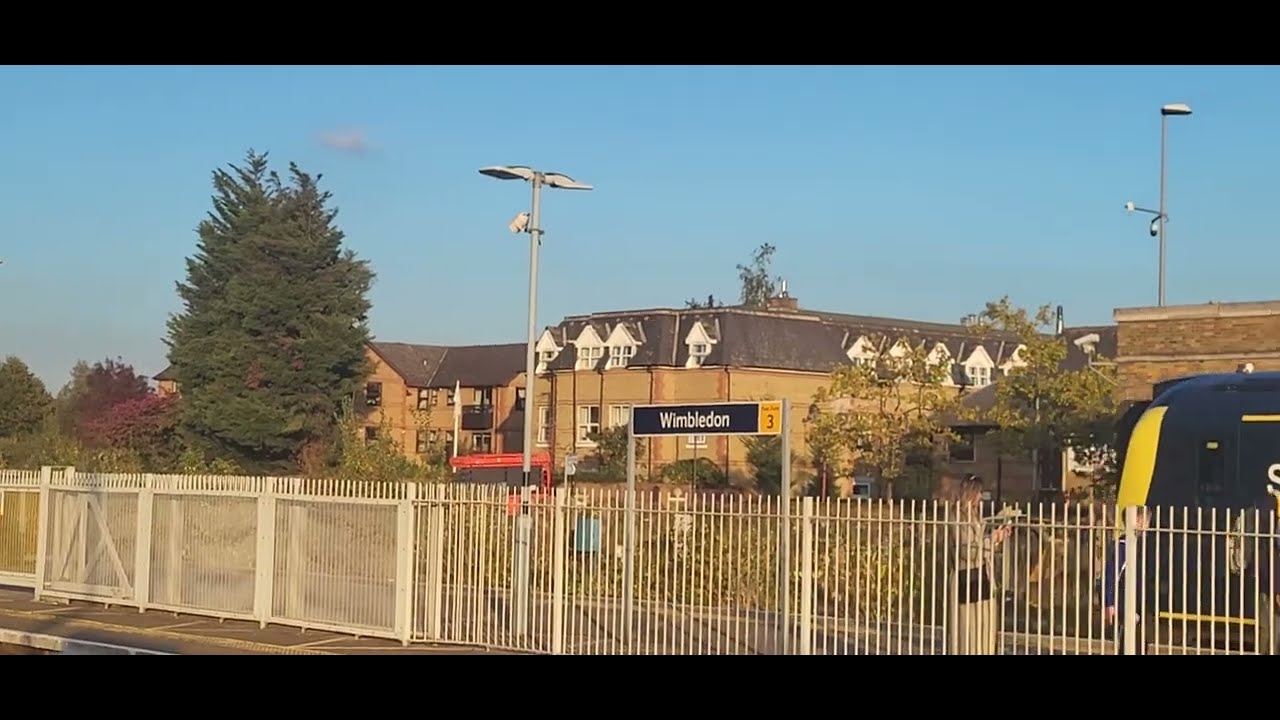 Class 450079 and 450045 arriving at Wimbledon 27/09/25 - YouTube