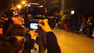 Psg-Om Les Supporters Mettent Lambiance À Lhôtel Des Joueurs