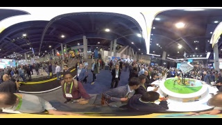 Walking around CES 2019 (360 cam!!)) @Airliner