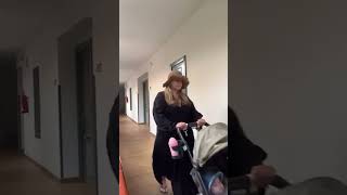 One Hand Free? You’re Good to Go 👶Ergobaby Metro+ Deluxe  #allthingsbaby #stroller #ergobaby