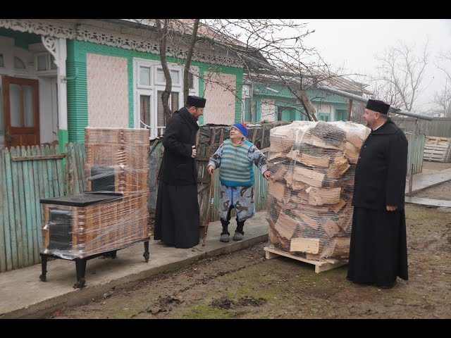 Daruri de sărbători din partea Patriarhiei Române pentru familiile sinistrate din judeţul Galaţi