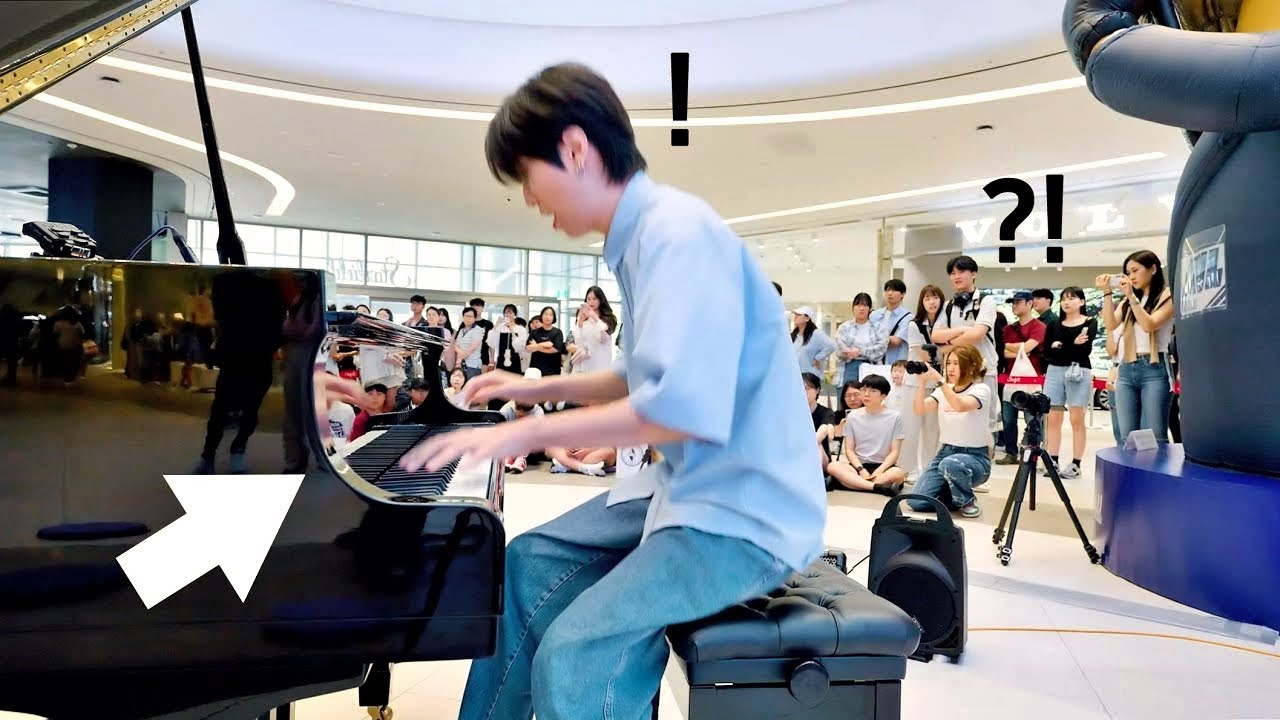 Клиенты реагируют, когда мальчики внезапно начинают играть Canon в D без какой-либо практики