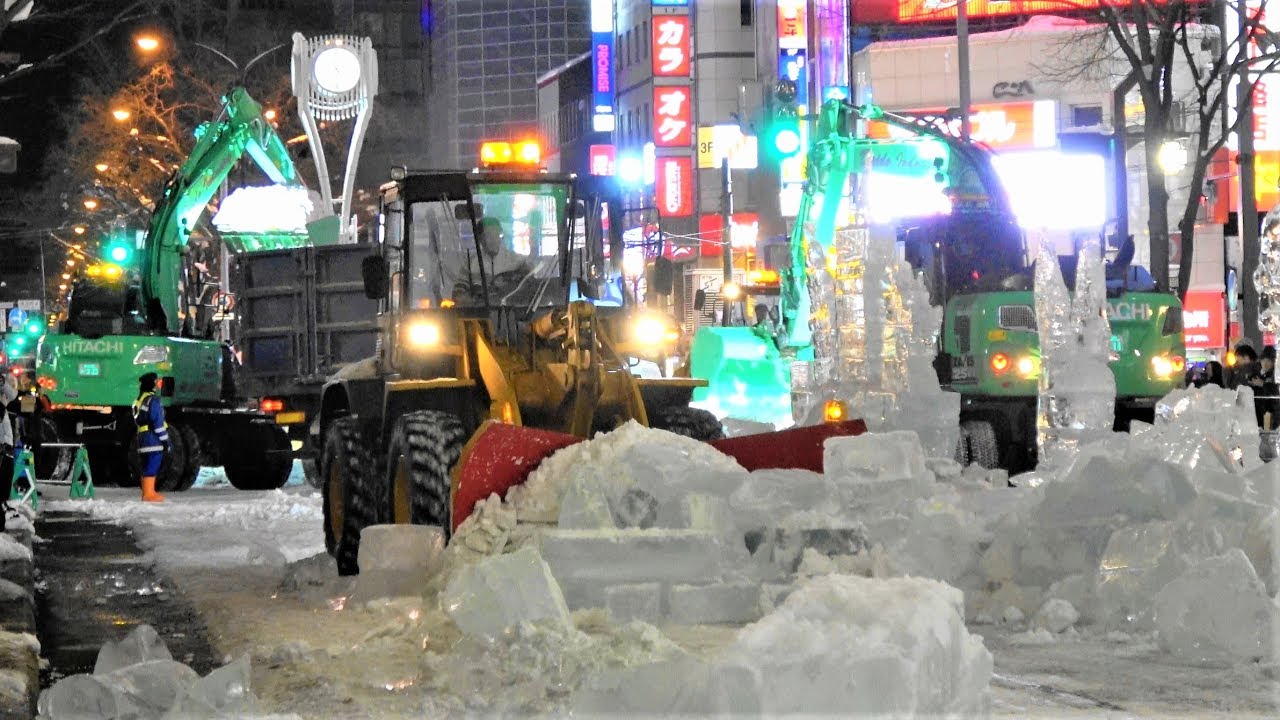 冬の風物詩「さっぽろ雪まつり」除雪ローダ・ドーザ・油圧ショベル 連携して 氷像解体！
