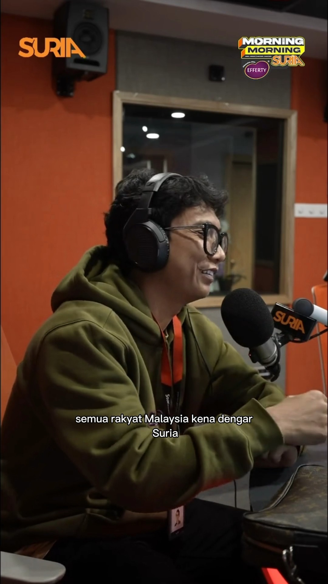 Mendengarkan Radio Online: Jendela Bisnis Jakarta yang Selalu Terbuka