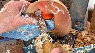 Richard Raffan turns a natural-edge bowl for the 41st  4-Ways project.