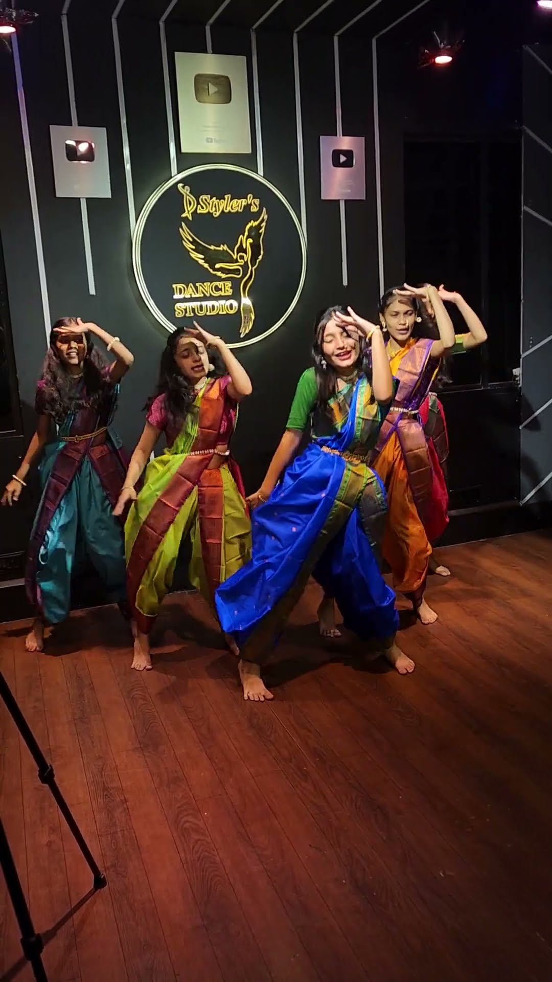 Dekh Tuni Bayko(remix) ?✨ ...#marathitadka #marathihits #marathiremix  #marathimulgi