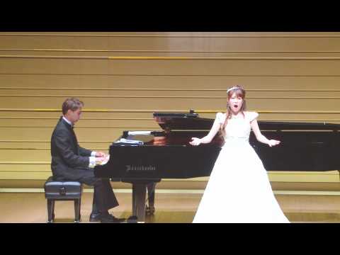 Caccini Ave Maria~japanese soprano piano version カッチーニのアヴェ・マリア 涙   ソプラノ歌手   女性声楽家 オペラ歌手 opera