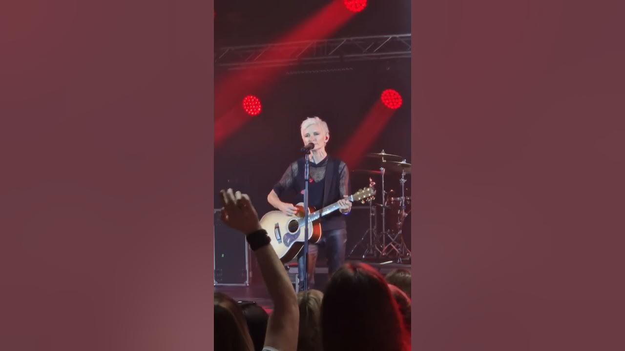 Концерт дианы арбениной в екатеринбурге. Арбенина концерт 2023. Концерт дианы арбениной в екатеринбурге. Концерт дианы арбениной в екатеринбурге. Ночь сурганова и оркестр.