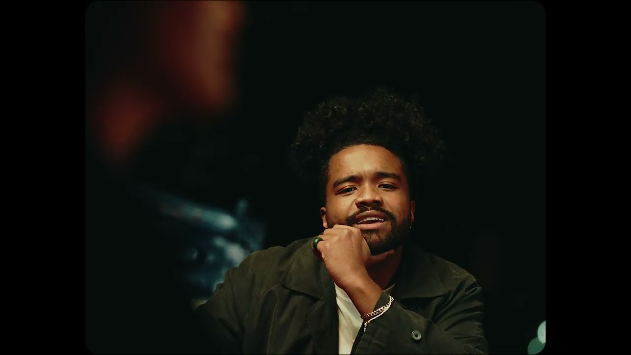 Guarda JJ Adrian - SELFISH (Official Music Video) su YouTube Guarda JJ Adrian - SELFISH (Official Music Video) su YouTube