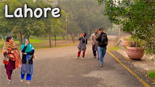 Tourist Love This Foggy Weather in LAHORE. 4K HDR Walking Tour